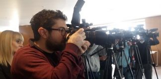 Фоторепортерите почнаа битка со „копи пејст“ објавите, ги чекаат и новинарите