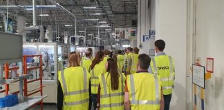 Практичната работа за време на образованието привлекува се поголем интерес кај учениците