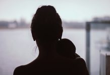 Мајките кои се соочуваат со постпородилна депресија, немаат никаква институционална поддршка