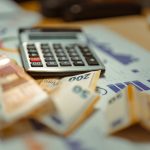 Студентите на удар: данокот од УЈП ќе ги обесхрабри од учество во Work and Travel