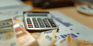 Студентите на удар: данокот од УЈП ќе ги обесхрабри од учество во Work and Travel