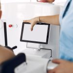 Скрининг на хартија, а ракот на дојка сѐ почест: Нискиот опфат ја намалува ефективноста