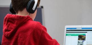 Младите во Радовиш ја препознаваат важноста на проверката на информации, но медиумската писменост останува предизвик