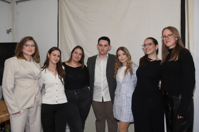 mladi od semejna raznovidnost
